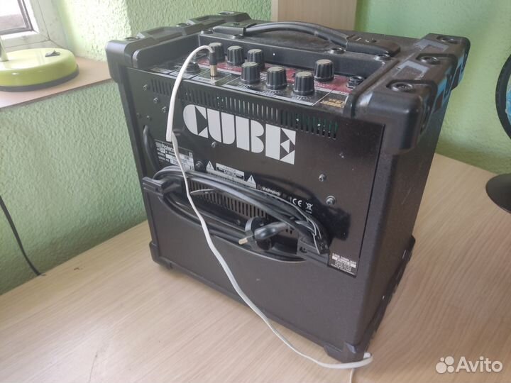 Roland Cube 15. Комбо Усилитель