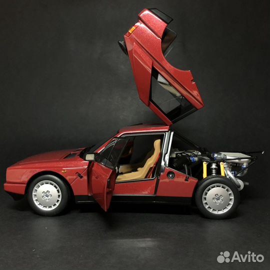 Модель Lancia Delta S4 Autoart Signature 1:18