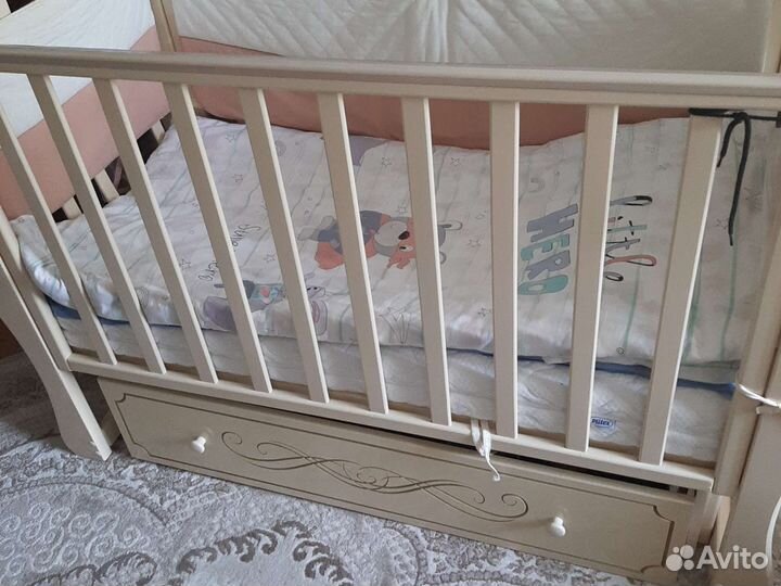 Детская кровать и шкаф