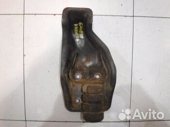 Кронштейн переднего амортизатора