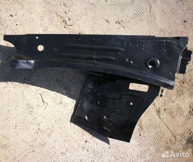 Стакан / передняя четверть VW Polo sedan