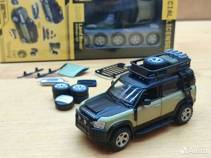 Модель автомобиля Land Rover Defender 1:43