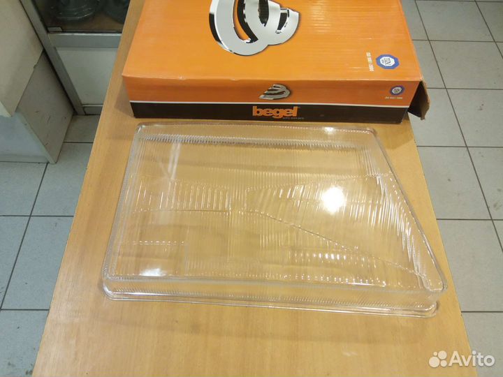 Стекло фары Мерседес мв100 631