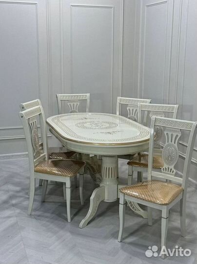 Стол кухонный и стулья