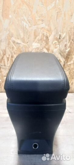 Подлокотник кожа Opel Antara 2013