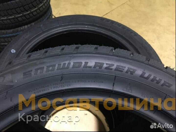 Windforce Snowblazer UHP 235/45 R17 97V
