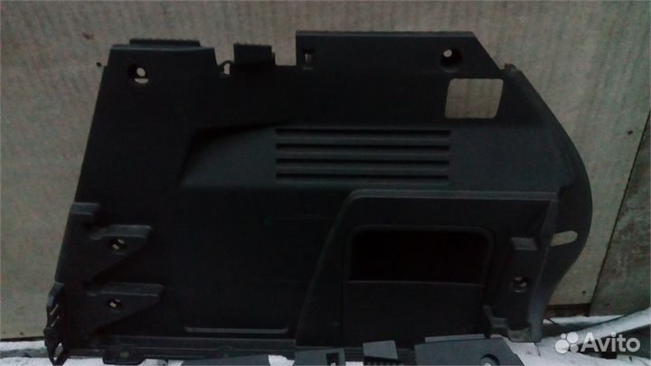 Обшивка багажника на Пежо 3008 2012 года