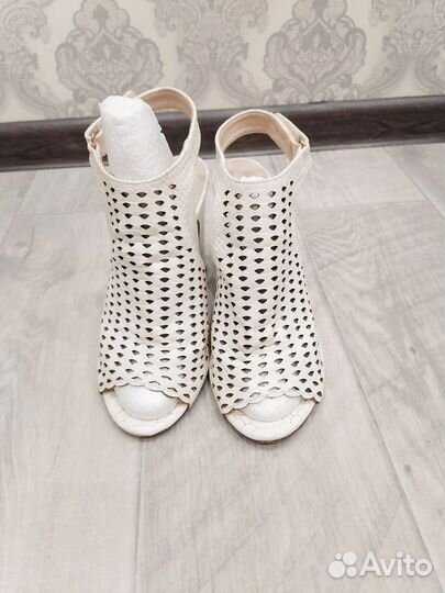 Босоножки натуральная кожа 40