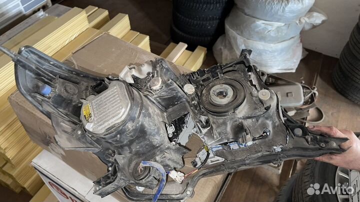 Продаю битые фары на тойота ландкрузер 200