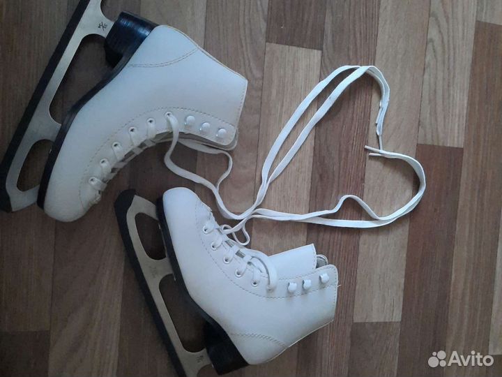 Женские фигурные коньки action