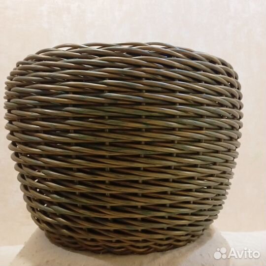 Кашпо из искусственного ротанга