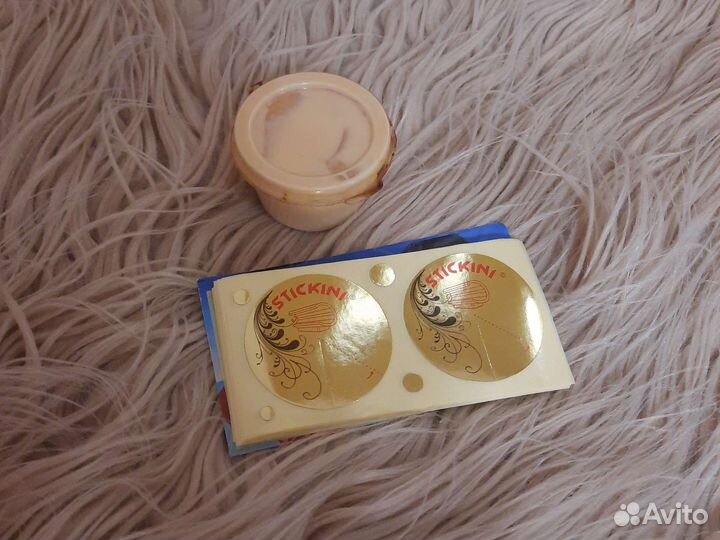 Стикини и остаток крема для солярия