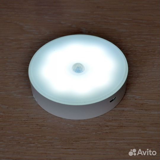 Светильник с датчиком движения