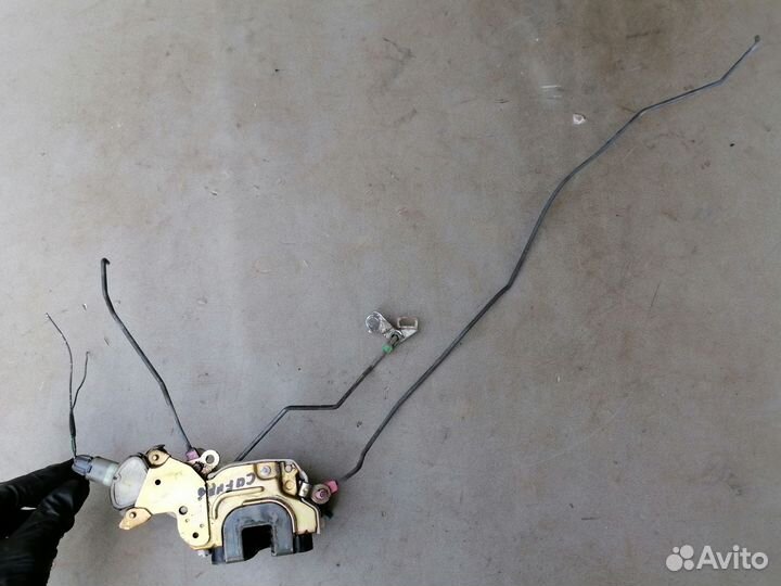 Замок двери передний правый Nissan Cefiro