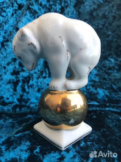 Мишка на шаре. Фарфоровая статуэтка. Рига