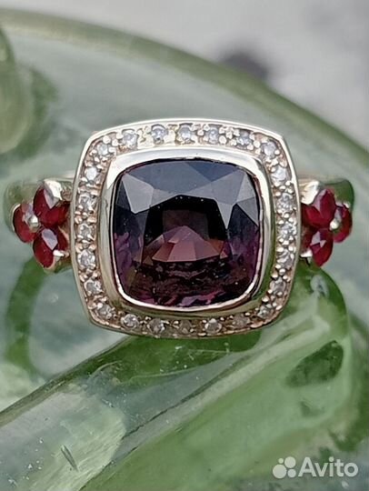 Золотое кольцо с бриллиантами и шпинелью