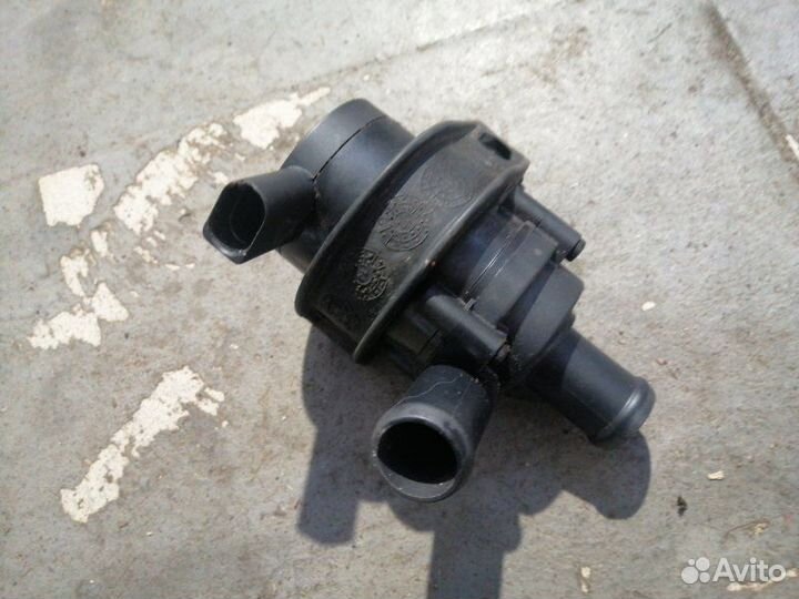 Помпа (Водяной насос) Volkswagen Passat B6 cdaa