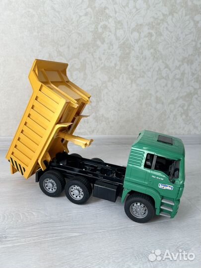 Автомобиль bruder 02765 Самосвал MAN