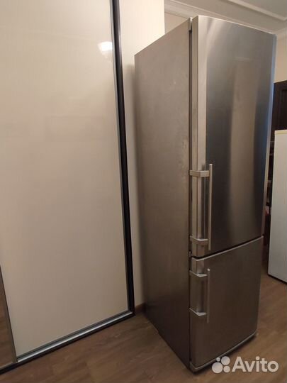 Холодильник liebher под ремонт или на запчасти