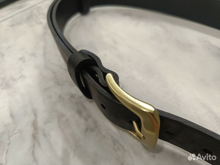 Мужской кожаный ремень черный