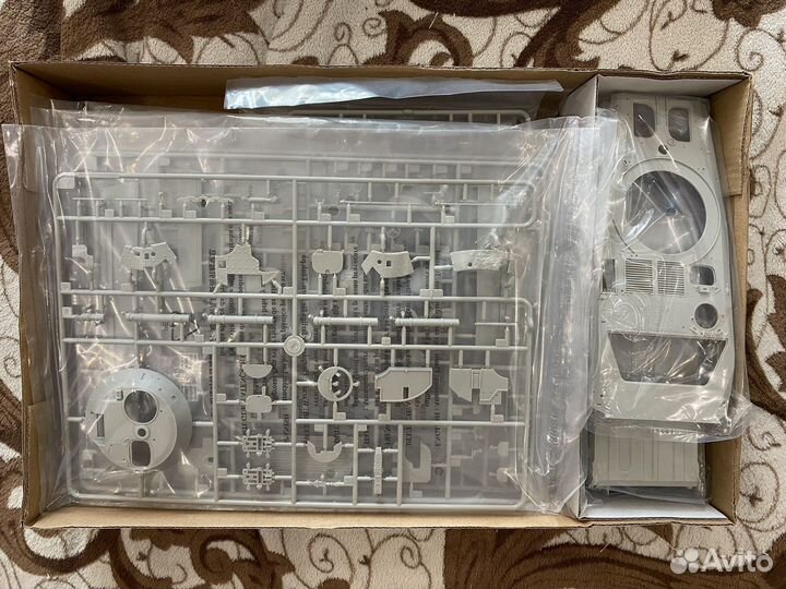 Сборная модель бмп-2М с модулем Бережок 1/35