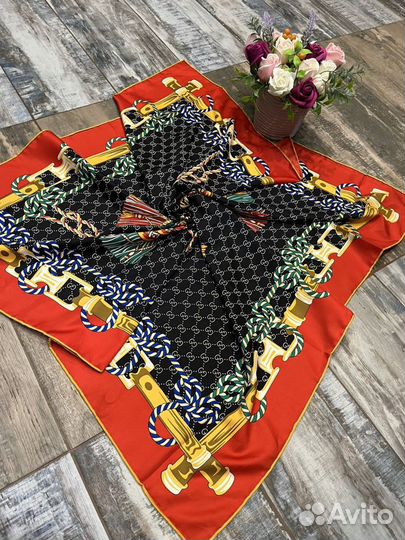 Платок шаль шелковый Gucci черный с красным новый