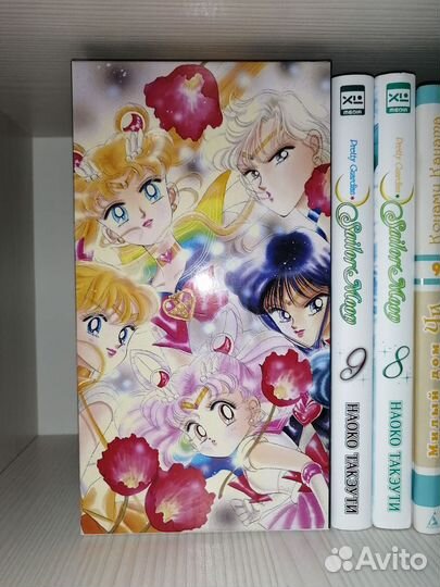 Набор манги Sailor Moon бокс+стикеры+набор значков