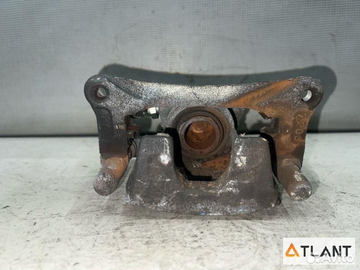 Суппорт задний правый mitsubishi delica D:5