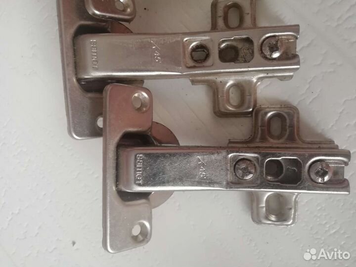 Петли для дверей