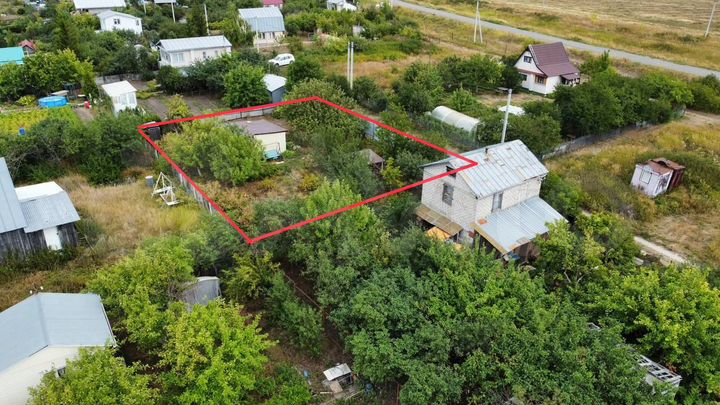 Дом 16 м² на участке 5,7 сот.