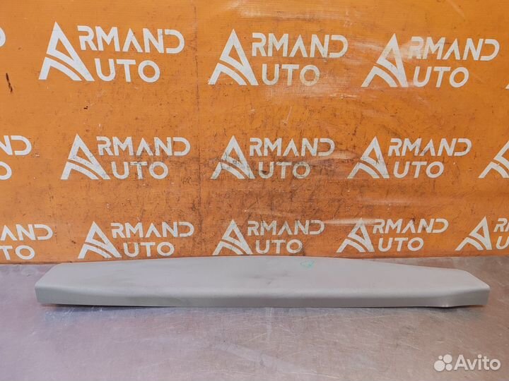 Обшивка двери багажника верхняя Kia Carnival 4