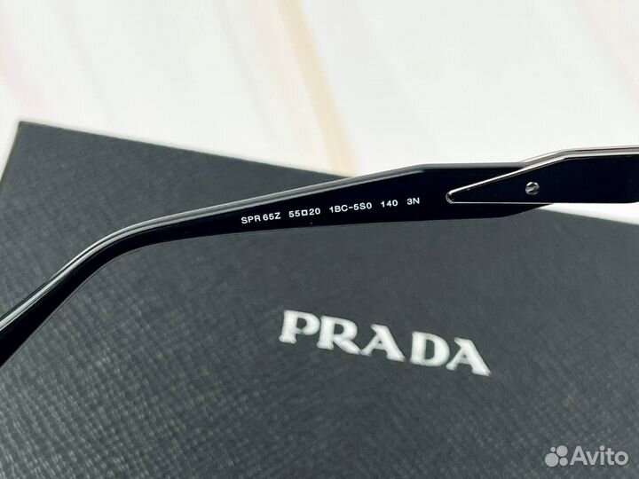 Солнцезащитные очки prada