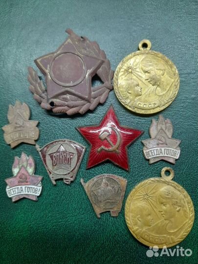 Значки копанина