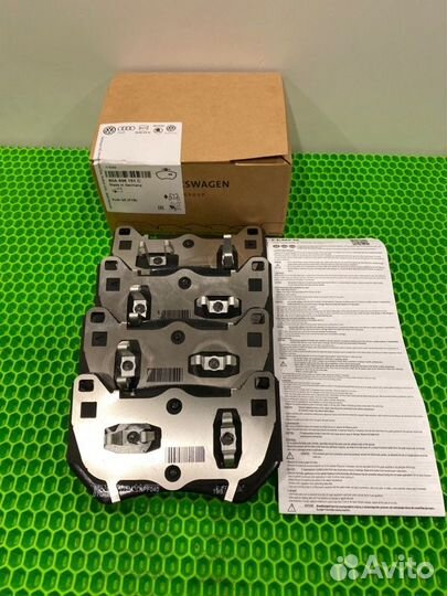 Передние тормозные колодки 80A698151C, 80A698151B