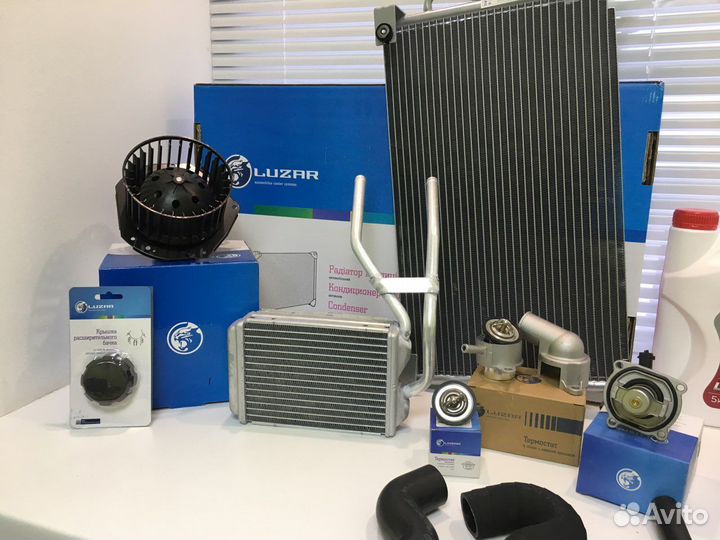 Вентилятор охлаждения Renault Fluence (10) /Megane III (08) (с кожухом и резист.)