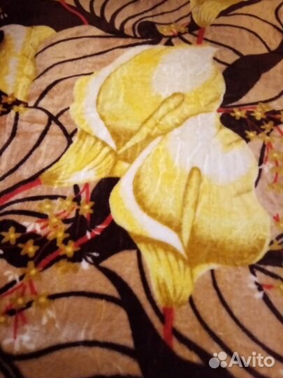 Пледы и покрывало плюшевые новые