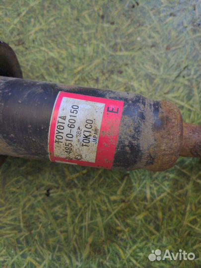 Амортизатор передний правый Toyota Land Cruiser