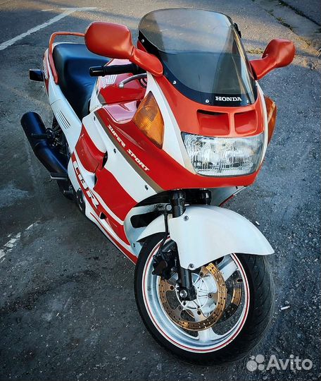 Honda CBR1000F