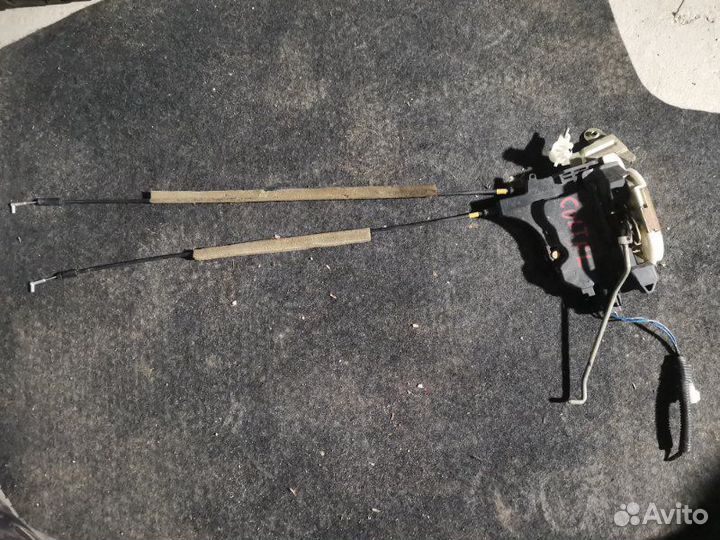 Замок двери передний левый Mitsubishi Colt Z21A