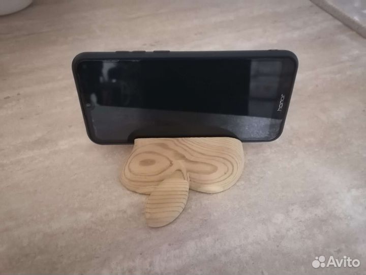 Подставка для телефона из дерева