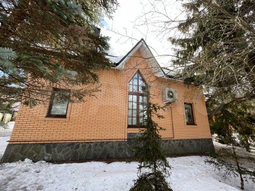 Дом 168 м² на участке 12 сот.