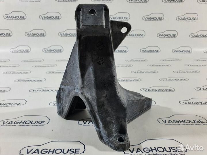 Кронштейн двигателя правый Audi A4 B6 8E 1.9 2003