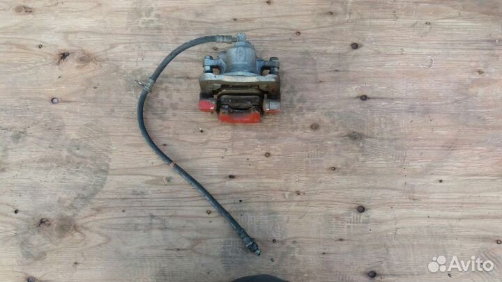 Суппорт тормозной правый Toyota Camry V40 06-11г