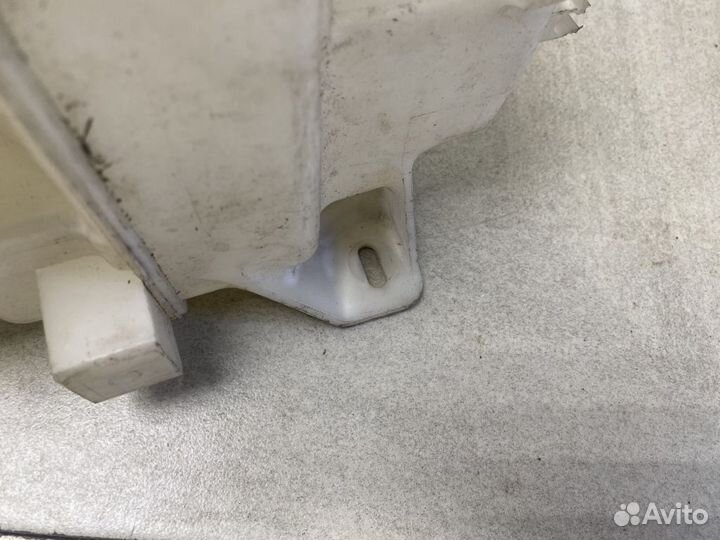 Бачок омывателя Тойота