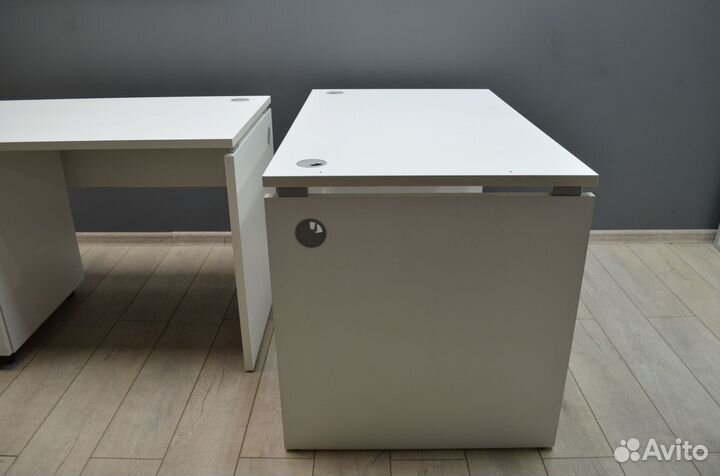 Стол письменный с подкатной тумбой