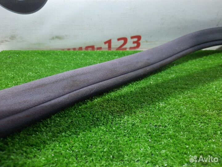 Уплотнитель двери передний Mercedes E320 W211