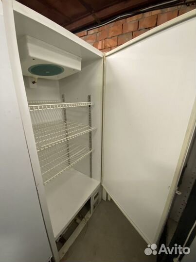 Холодильный шкаф