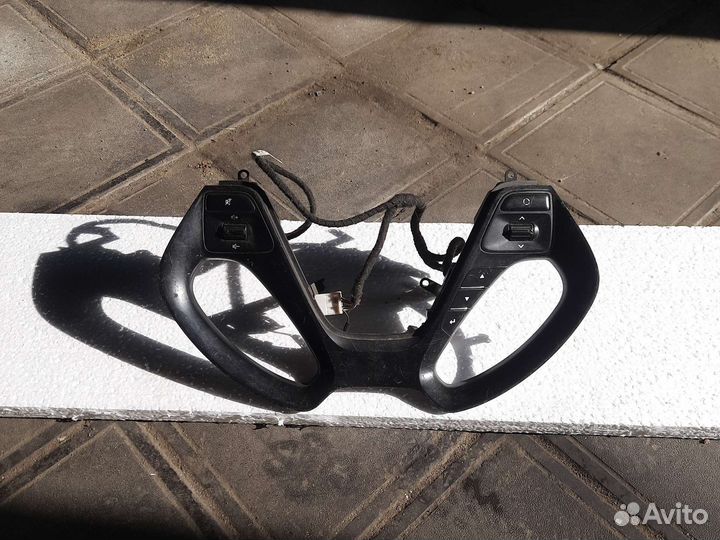 Кнопки в руль Kia Ceed 2