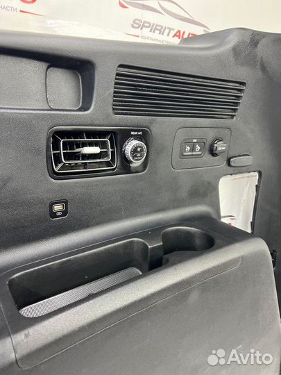 Обшивка багажника правая Kia Sorento 4 D4HE диз