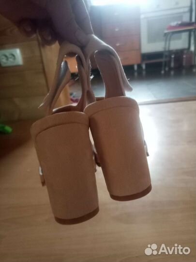 Босоножки женские 39 размер новые